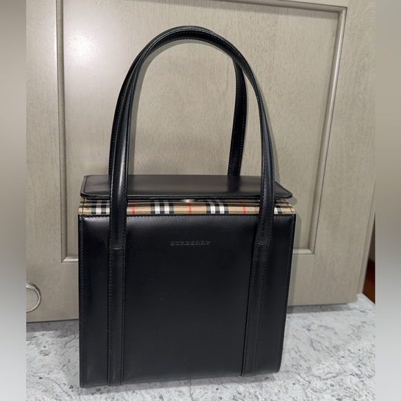 BURBERRY NOVA CHECK LEATHER BLACK HANDBAG
AUTHENTIC - Picture 3 of 13